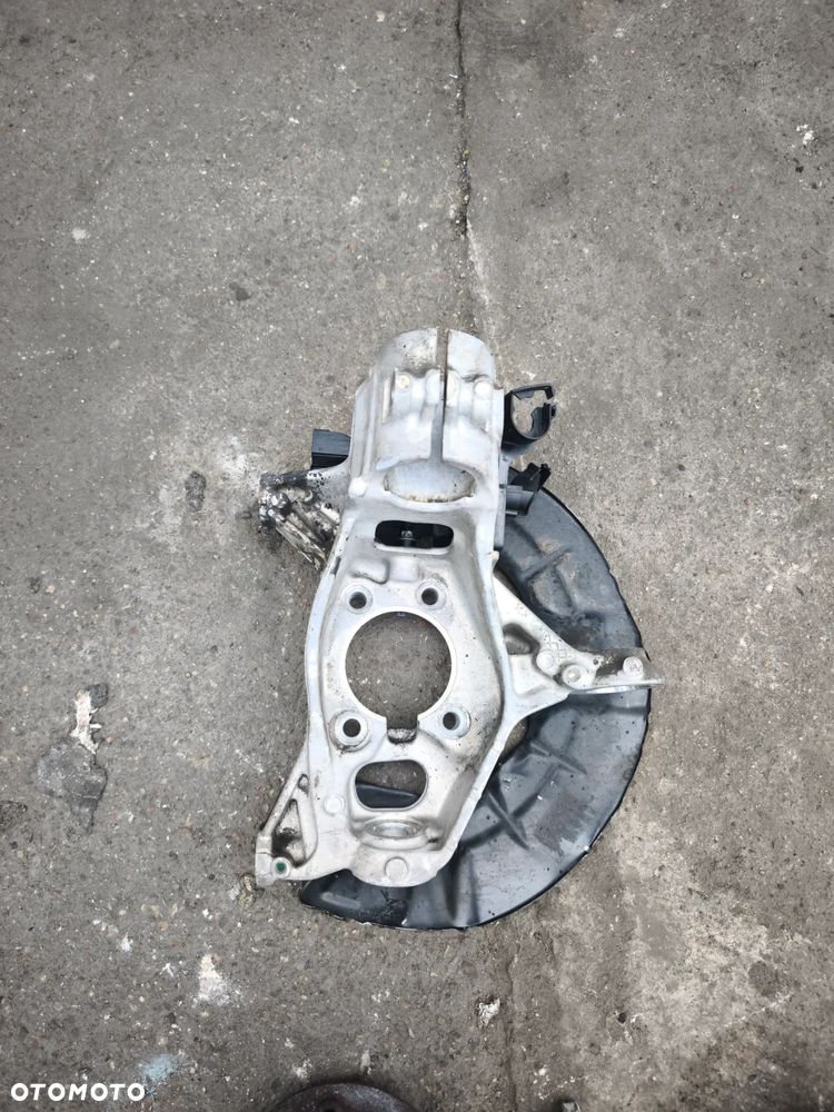 Zwrotnica prawy przód a1773321400 Mercedes-Benz a-klasa w177 AMG