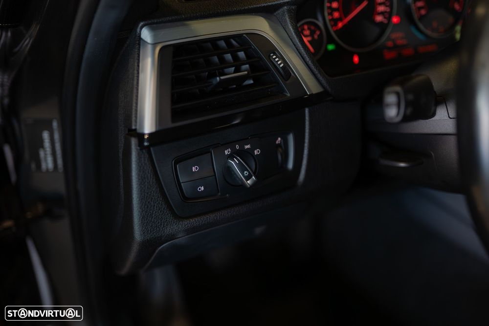 BMW 318 d Pack M - 23