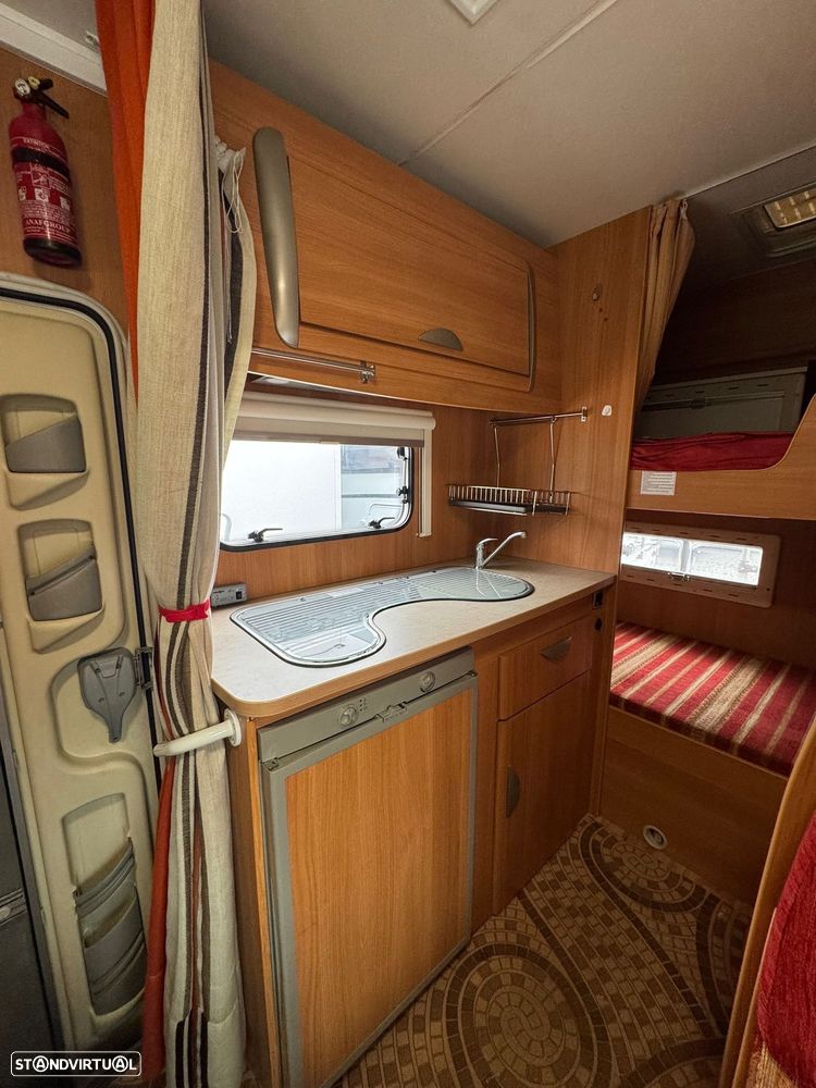 Ford Trigano Genesis 33 M08 - 17