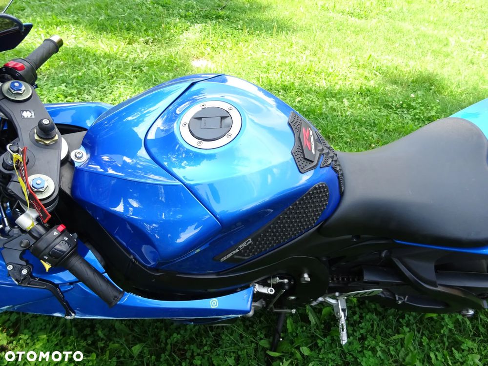 Suzuki GSX-R - 19
