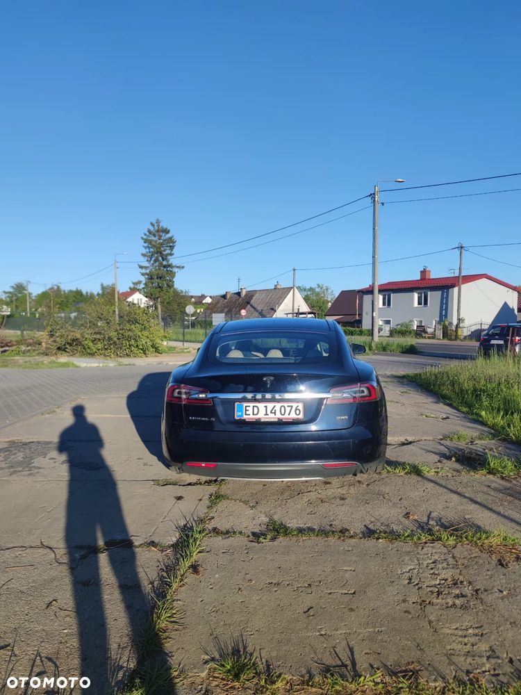 Tesla Model S - 9