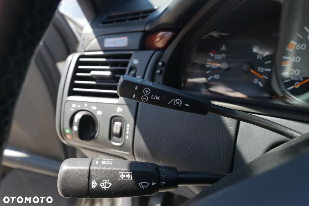 Mercedes-Benz Klasa E 240 Elegance - 23