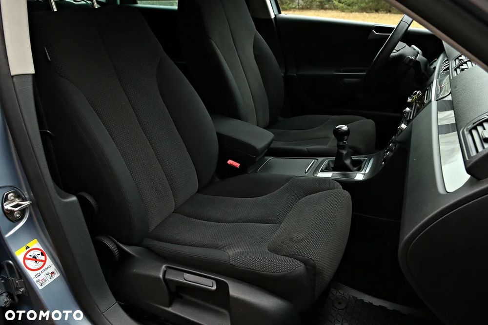 Volkswagen Passat Variant 1.9 TDI Individual Chrom dunkel - 32