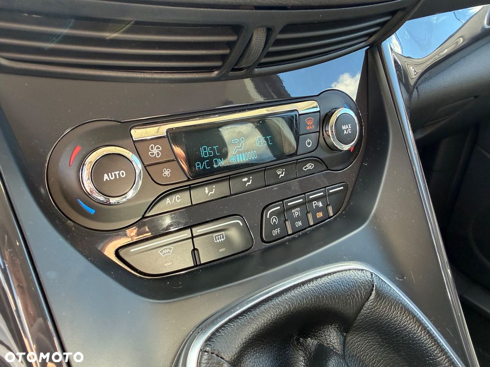 Ford Kuga 1.6 EcoBoost 2x4 Titanium - 28