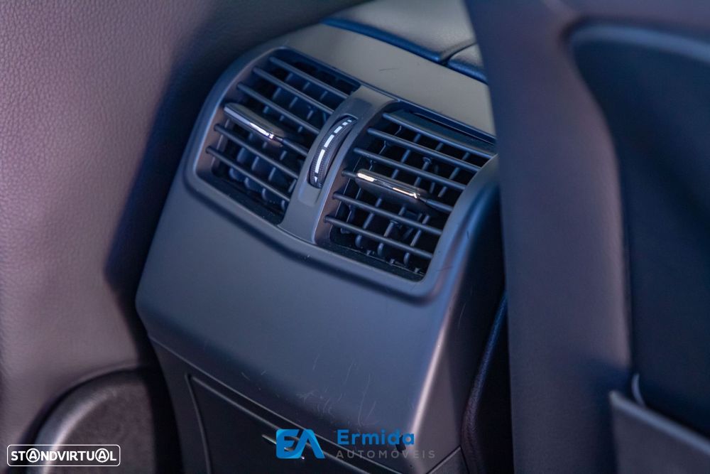 Mercedes-Benz E 300 Bluetec Hybrid Avantgarde - 40