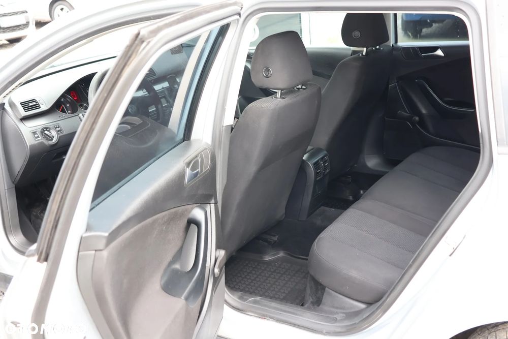 Volkswagen Passat 1.9 TDI Comfortline - 10