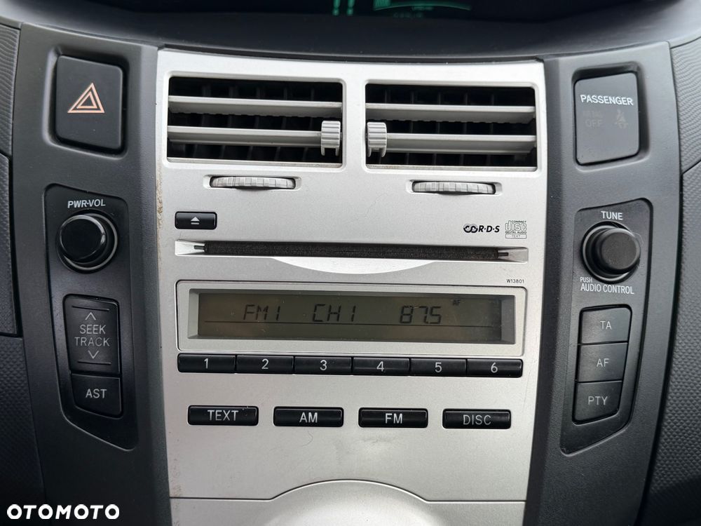 Toyota Yaris 1.0 Terra A/C - 25