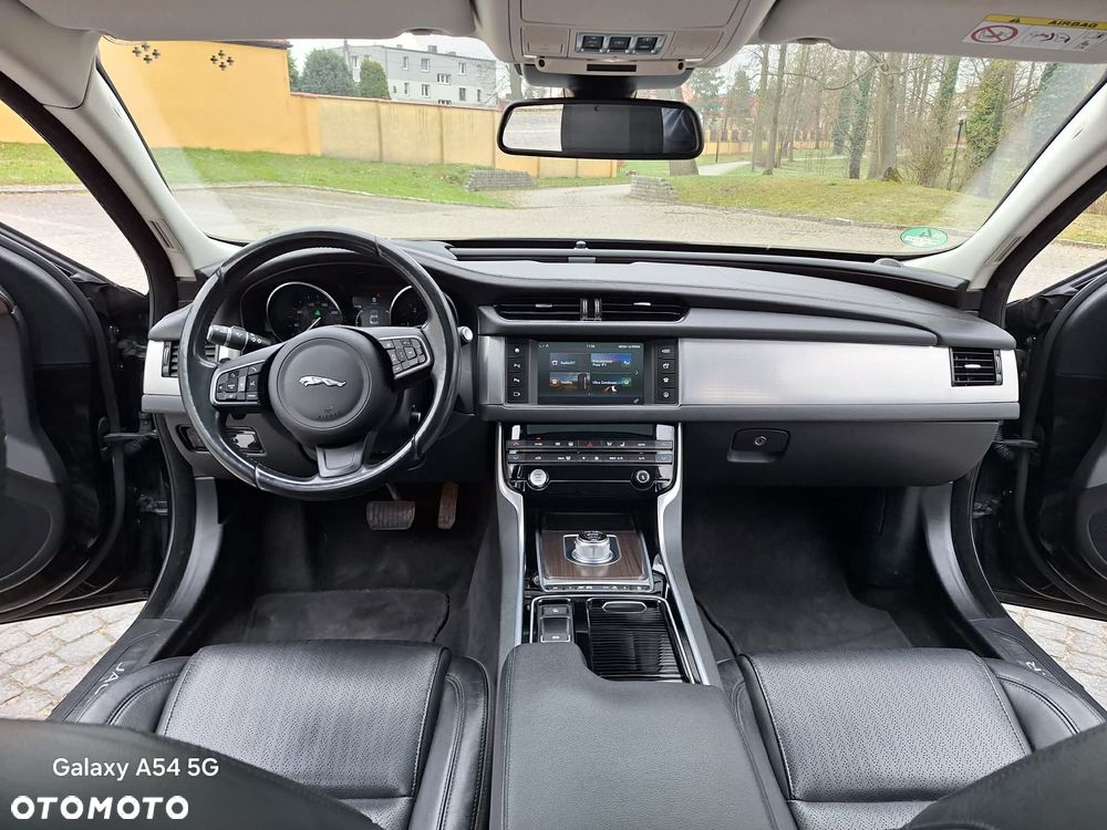 Jaguar XF 20d Prestige - 8