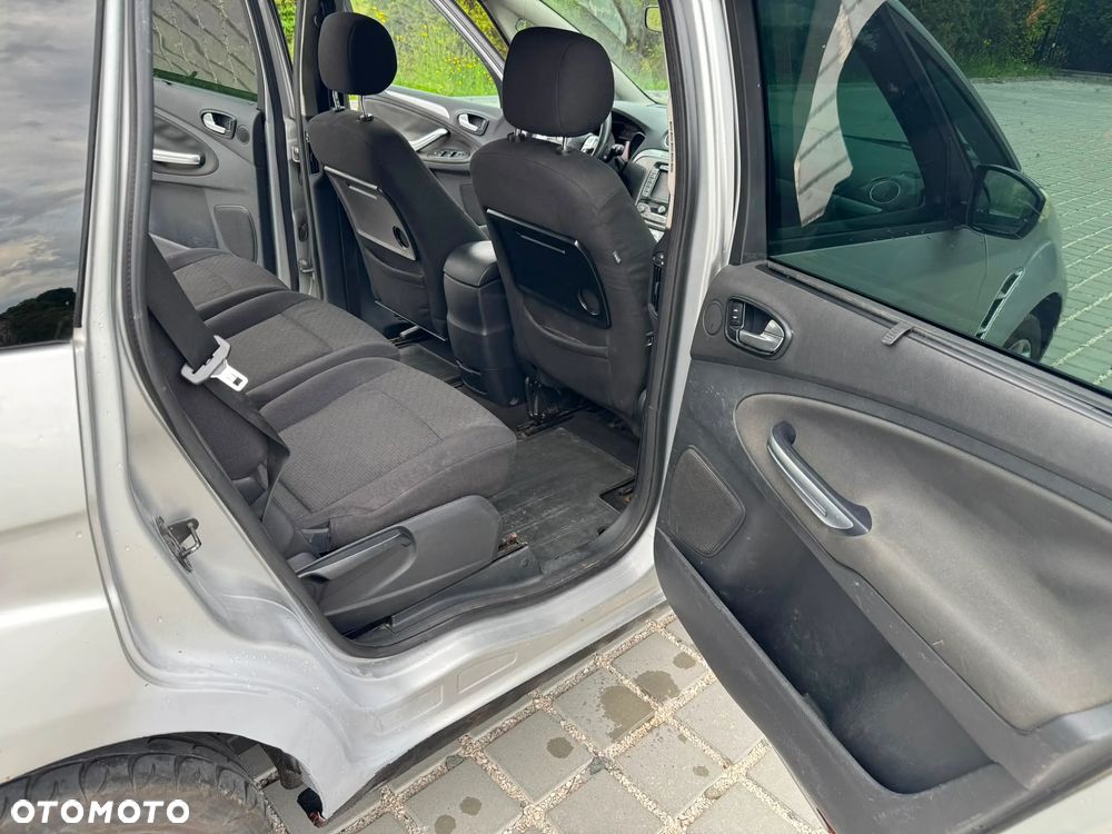 Ford S-Max - 11