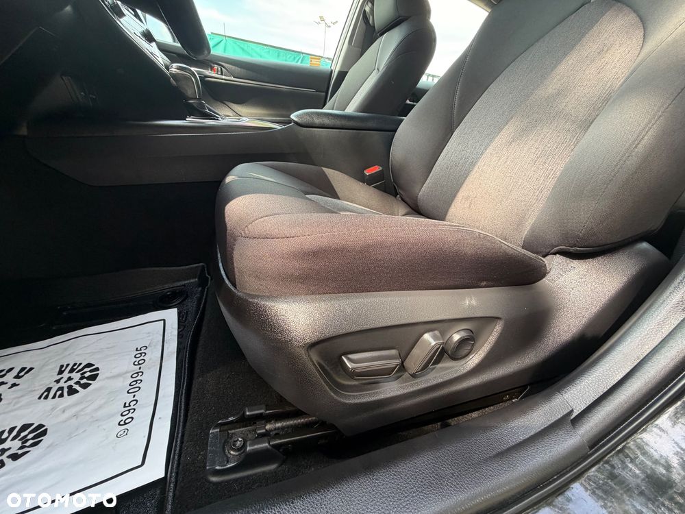 Toyota Camry 2.5 Hybrid Comfort CVT - 21
