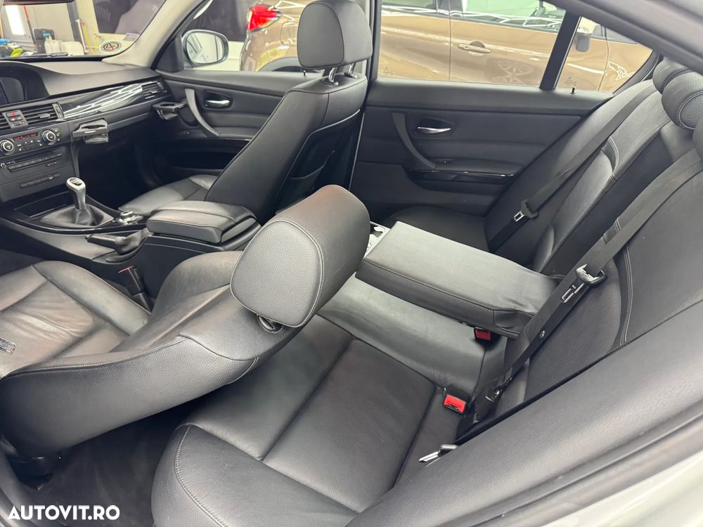 BMW Seria 3 320d DPF Blue Performance Edition Exclusive - 17