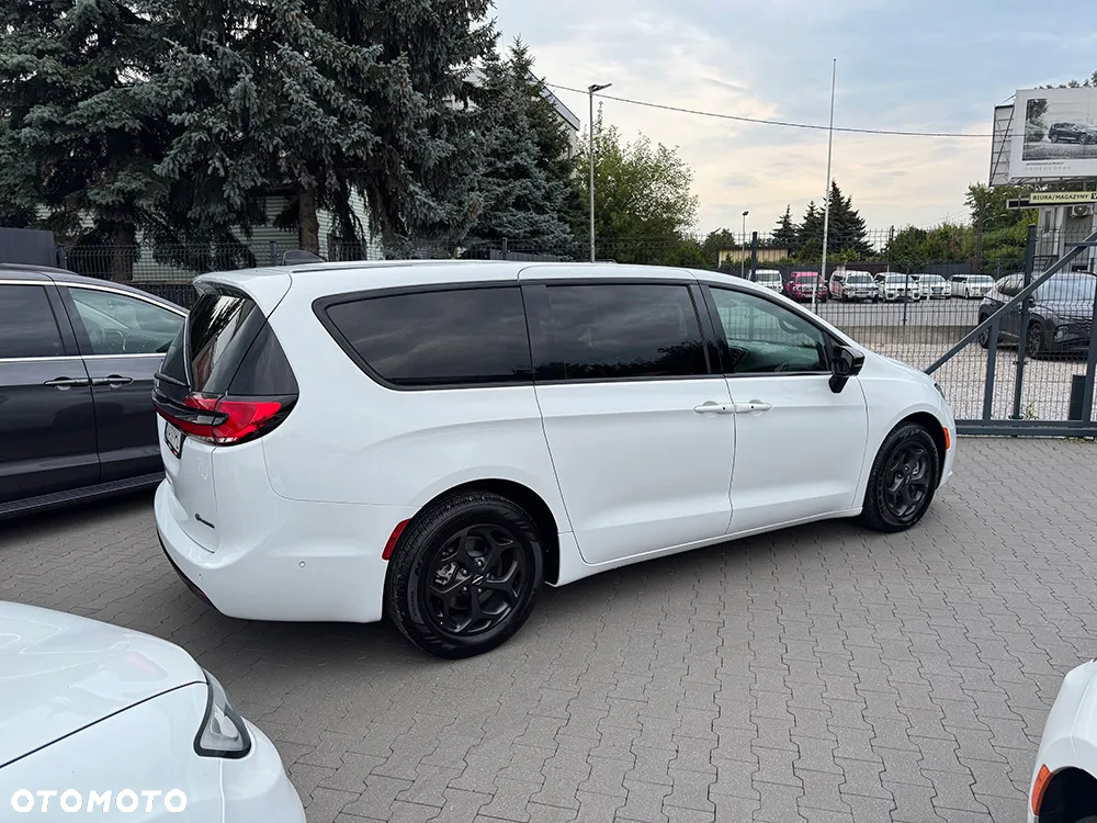 Chrysler Pacifica - 5