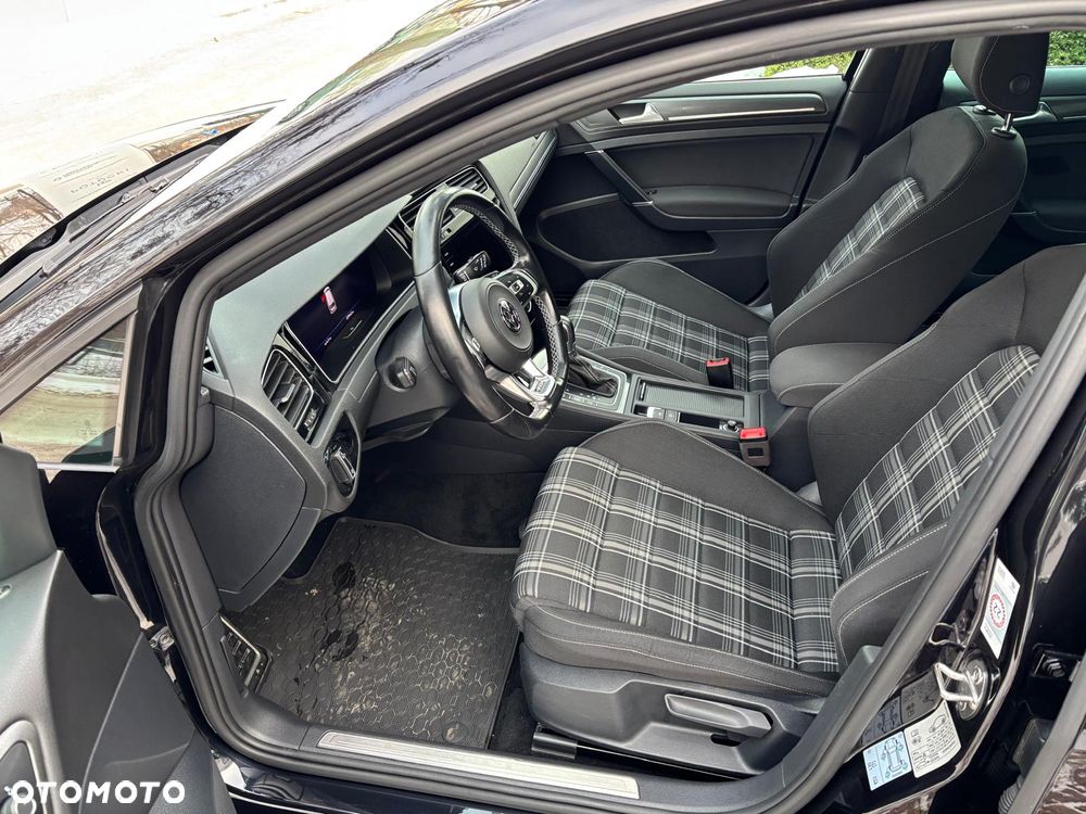 Volkswagen Golf - 17