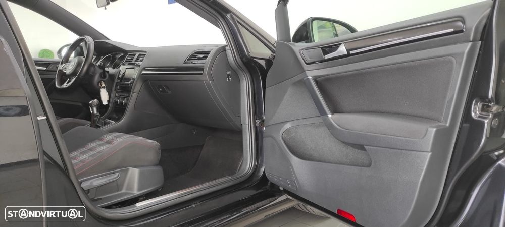 VW Golf - 21