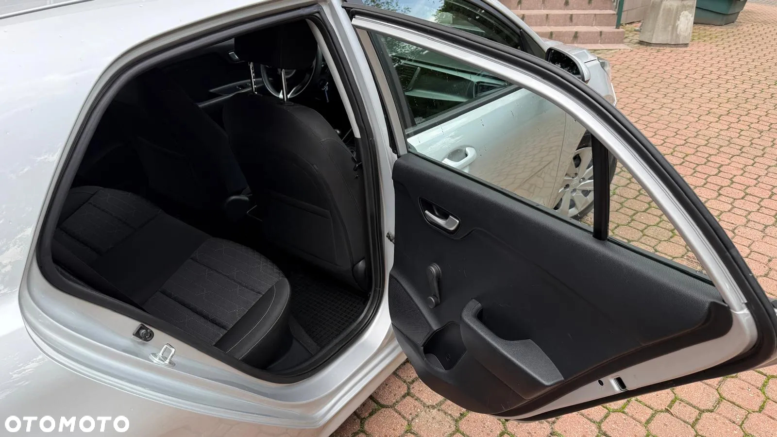 Kia Rio 1.2 L - 9