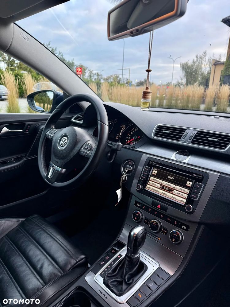 Volkswagen Passat Variant 2.0 TDI 4Motion DSG BlueMotion Tech R-Line - 14