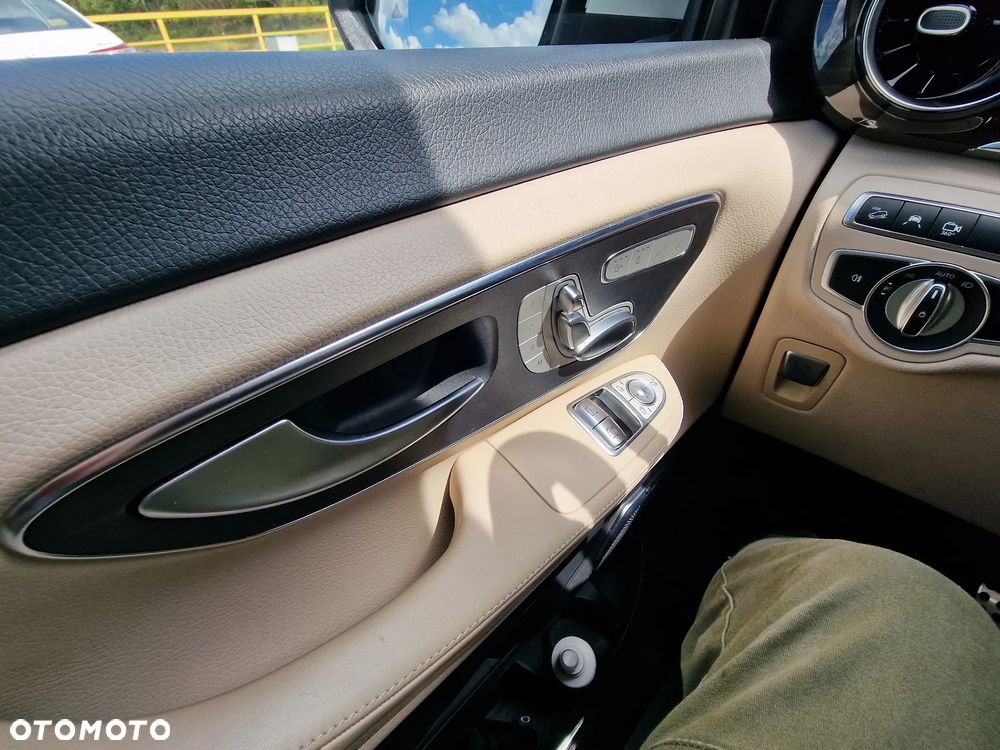 Mercedes-Benz Klasa V 300 d 4-Matic Exclusive 9G-Tronic (d³ugi) - 12