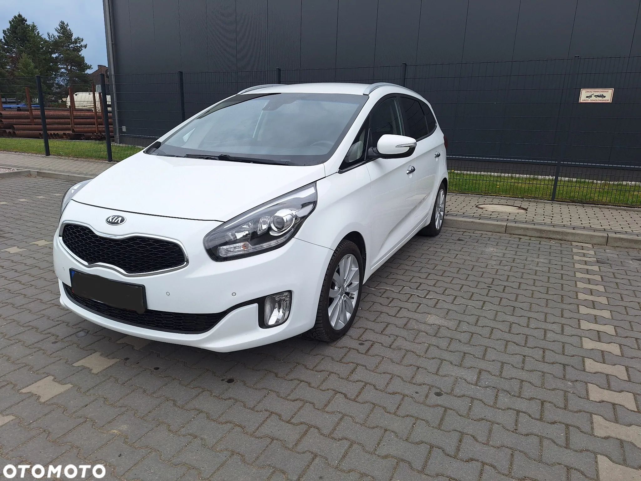 Kia Carens - 1