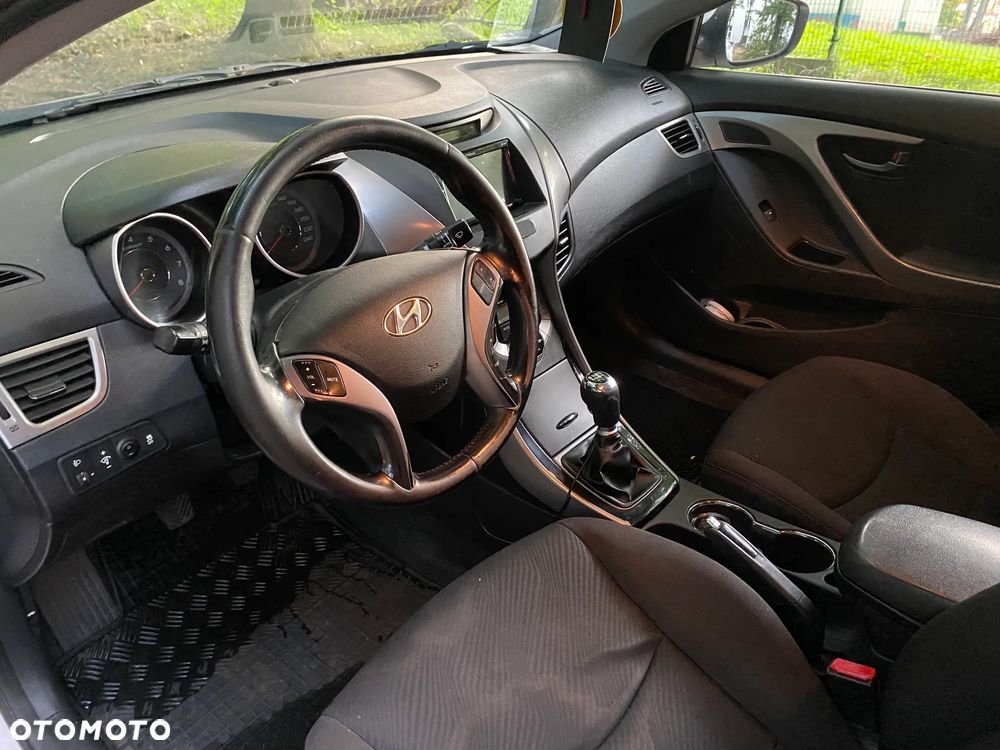 Hyundai Elantra 1.6 Comfort - 5