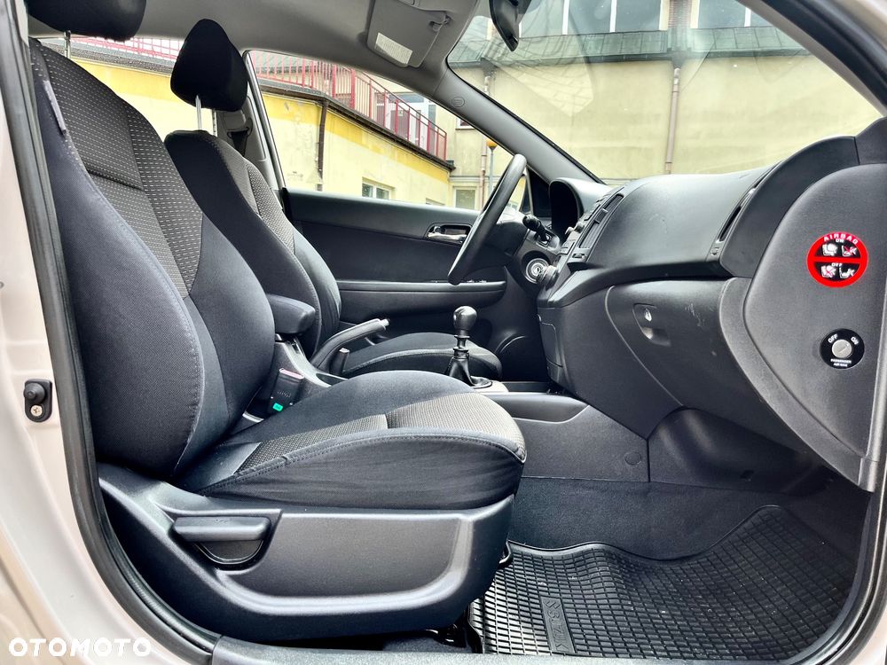 Hyundai i30 1.4 Team 08 - 9