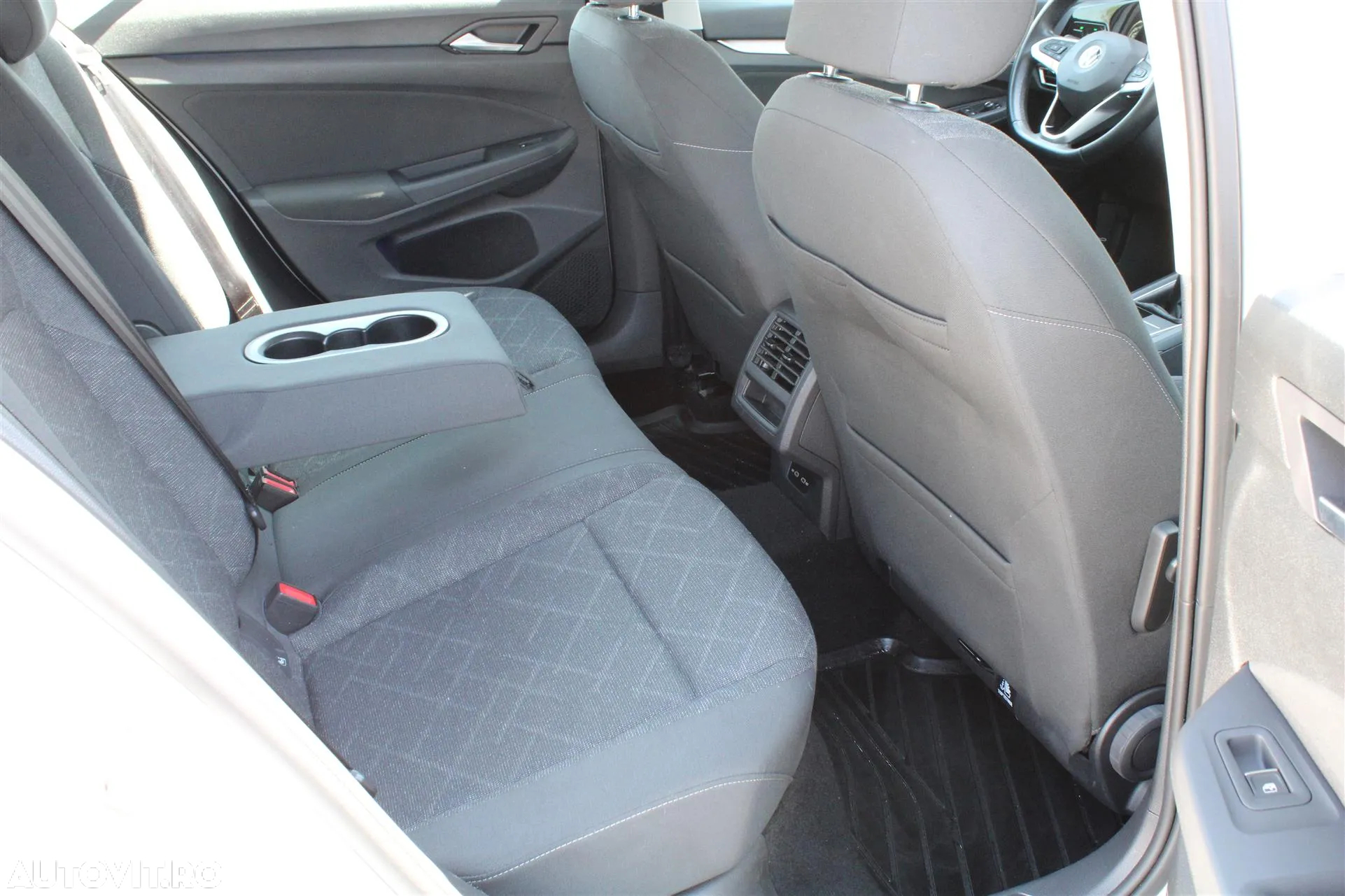 Volkswagen Golf 1.0 TSI Life - 12