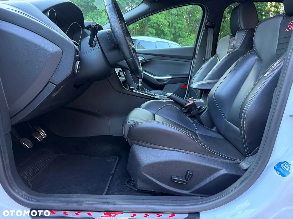 Ford Focus 2.0 EcoBoost ST mit Leder-Exclusiv-Paket - 21