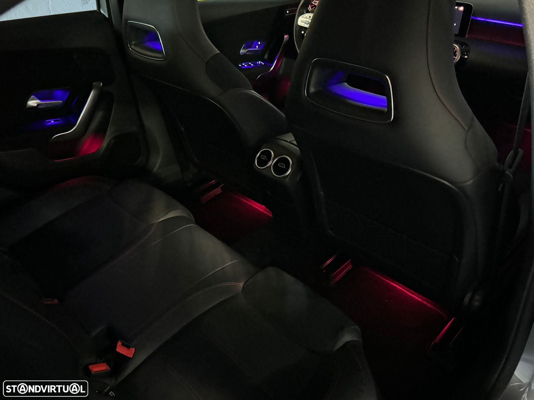 Mercedes-Benz A 200 4Matic 8G-DCT AMG Line - 17
