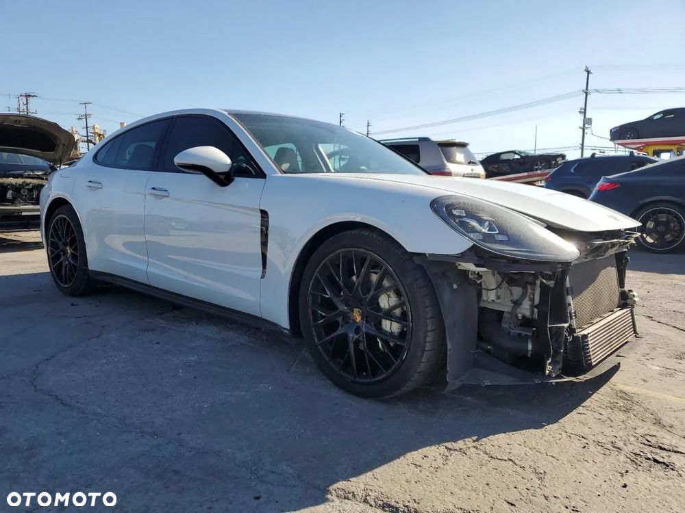 Porsche Panamera 4 - 5
