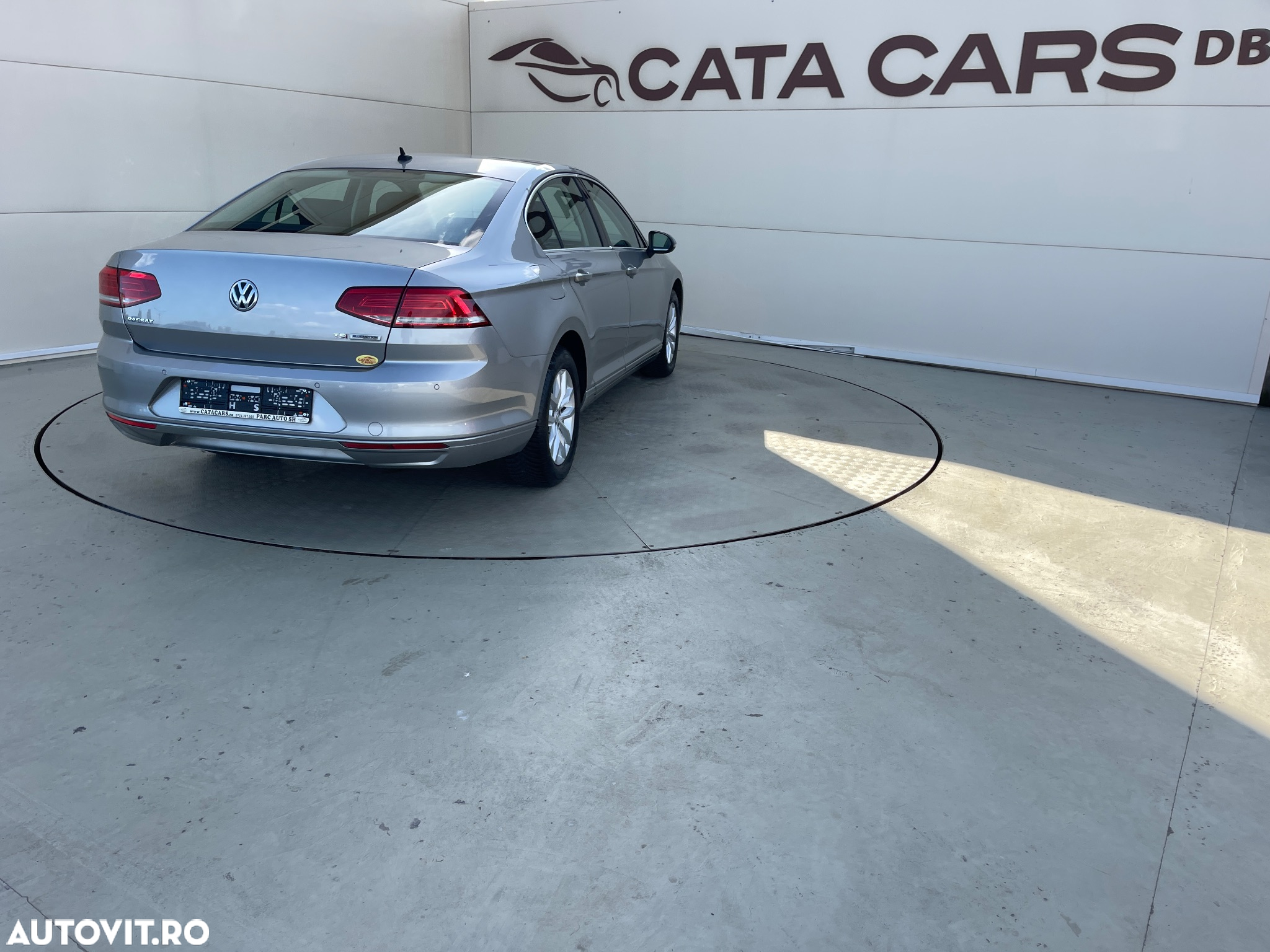 Volkswagen Passat - 14