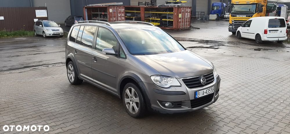 Volkswagen Touran 2.0 TDI DPF DSG Cross - 3