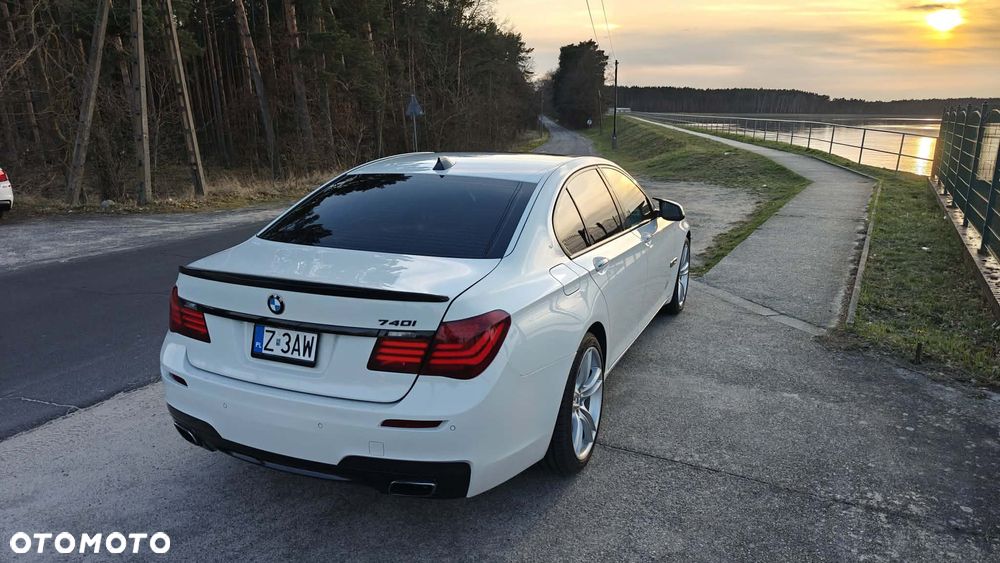 BMW Seria 7 740i Edition Exclusive - 6