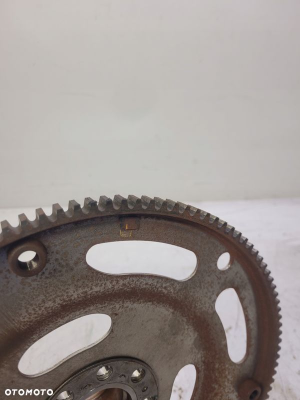 KOŁO ZAMACHOWE AUDI A4 B9 A5 2.0 TDI 06H105323AE - 2