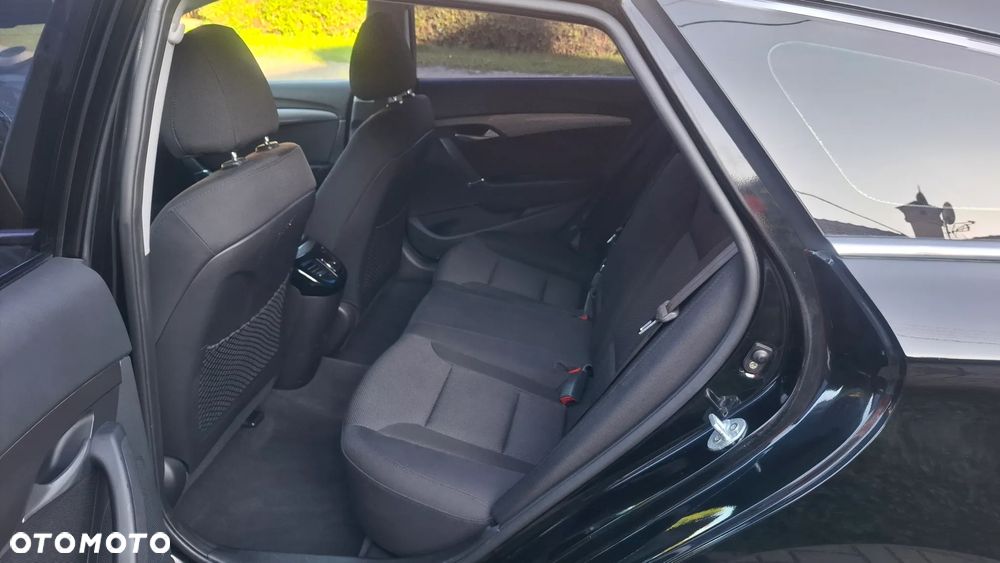 Hyundai i40 Kombi blue 1.6 Family+ - 17