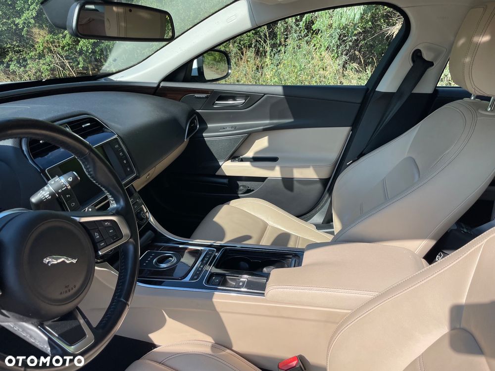 Jaguar XE - 2