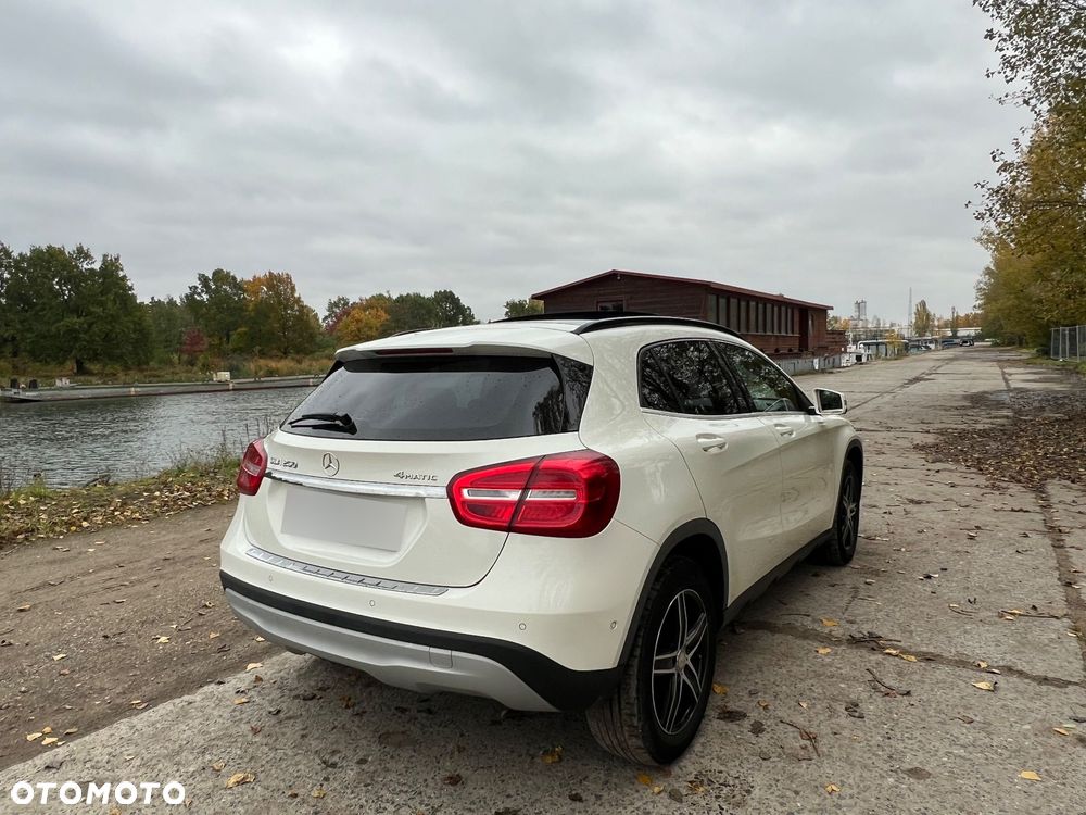 Mercedes-Benz GLA - 23