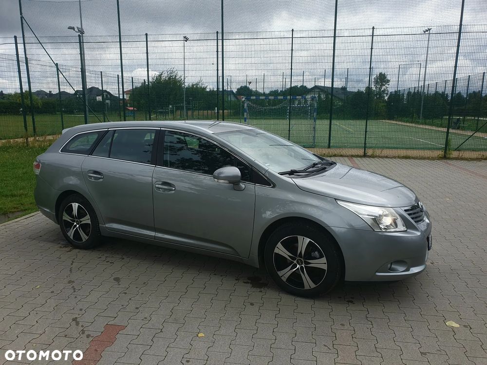 Toyota Avensis 1.8 Sol - 14