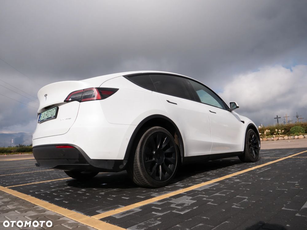 Tesla Y Long Range AWD - 6