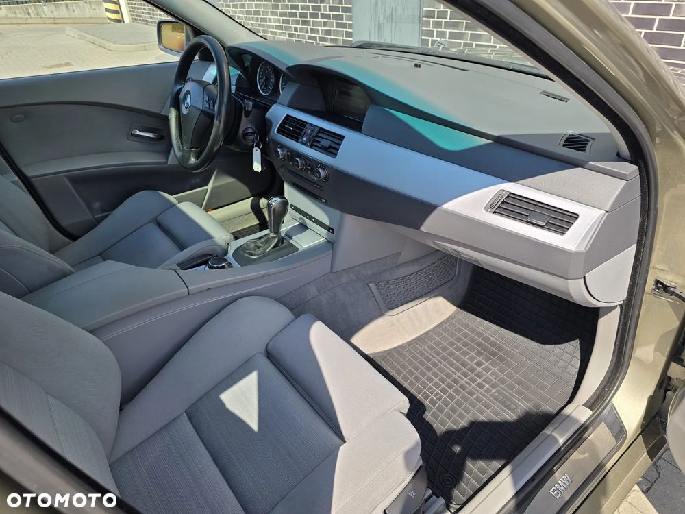 BMW Seria 5 523i - 21