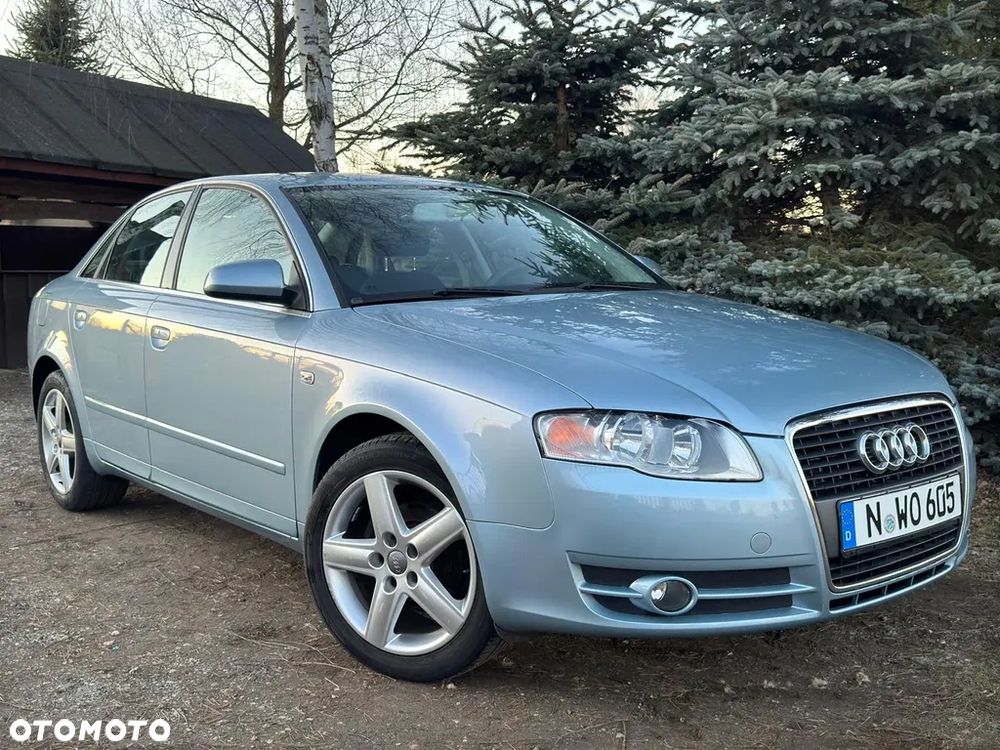 Audi A4 Limousine - 1