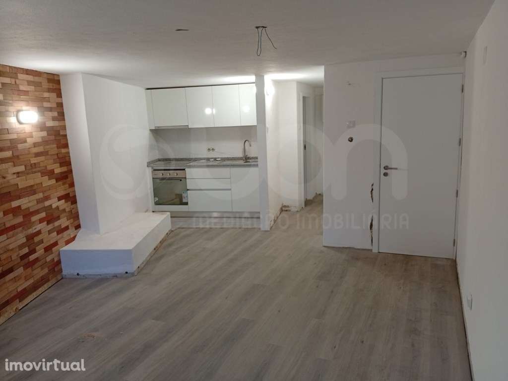 Fração autónoma composta por 4 arrumos para habitação - Grande imagem: 3/5