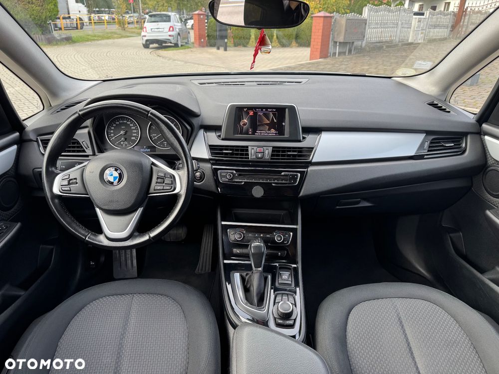 BMW Seria 2 218d xDrive - 10