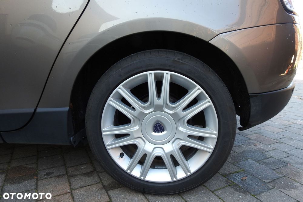 Lancia Delta 1.9 Multijet Twinturbo Executive - 11