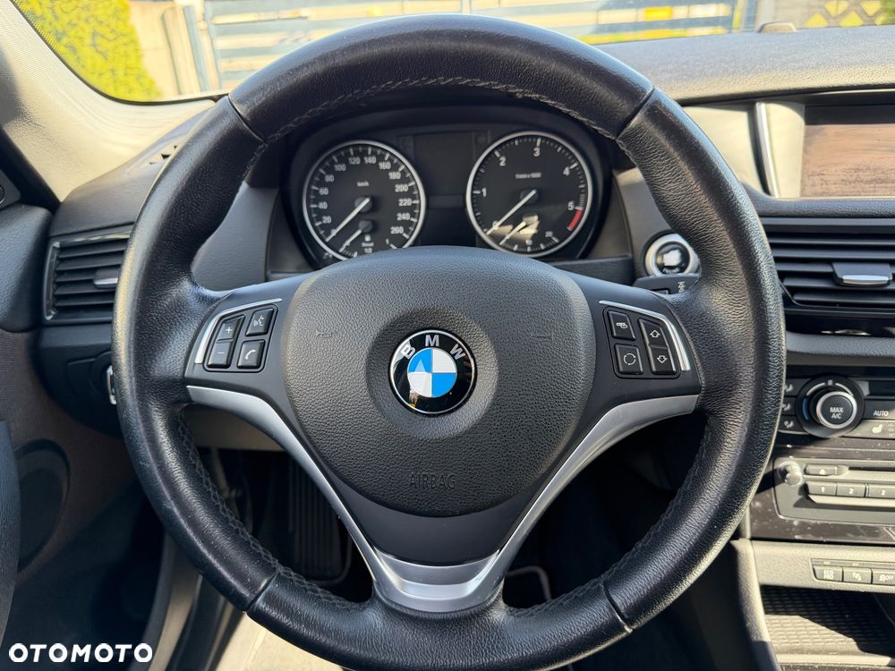 BMW X1 sDrive18d xLine - 17