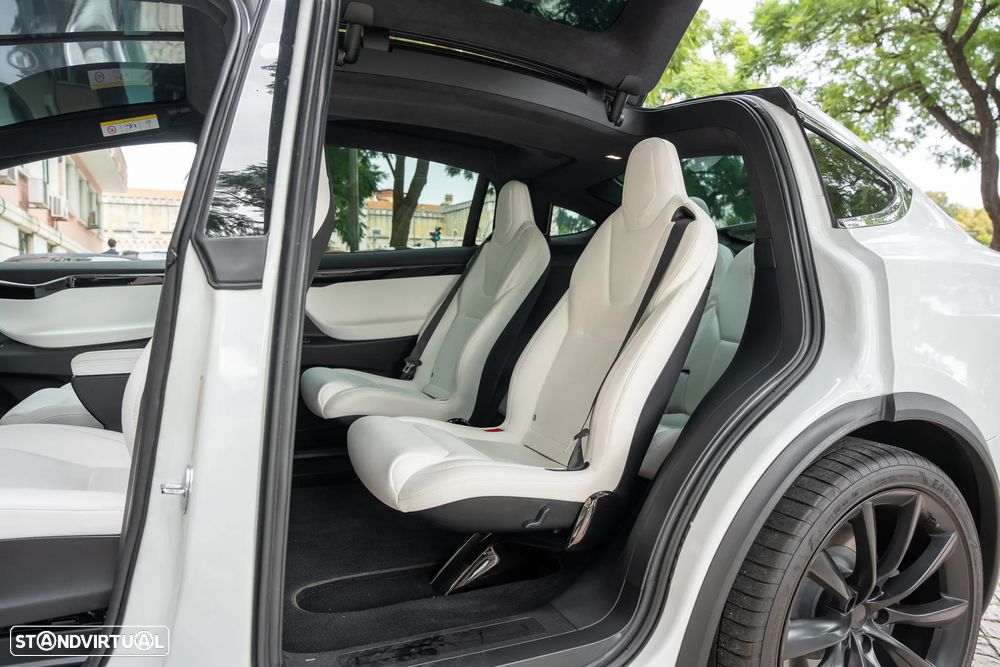 Tesla Model X 100D - 12