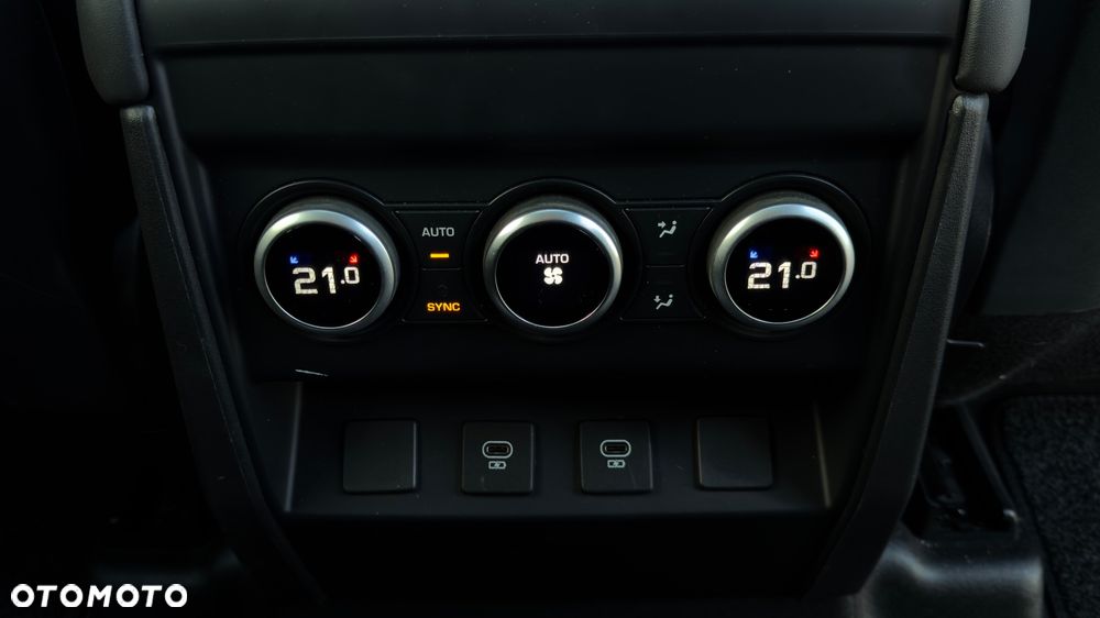 Land Rover Defender - 14