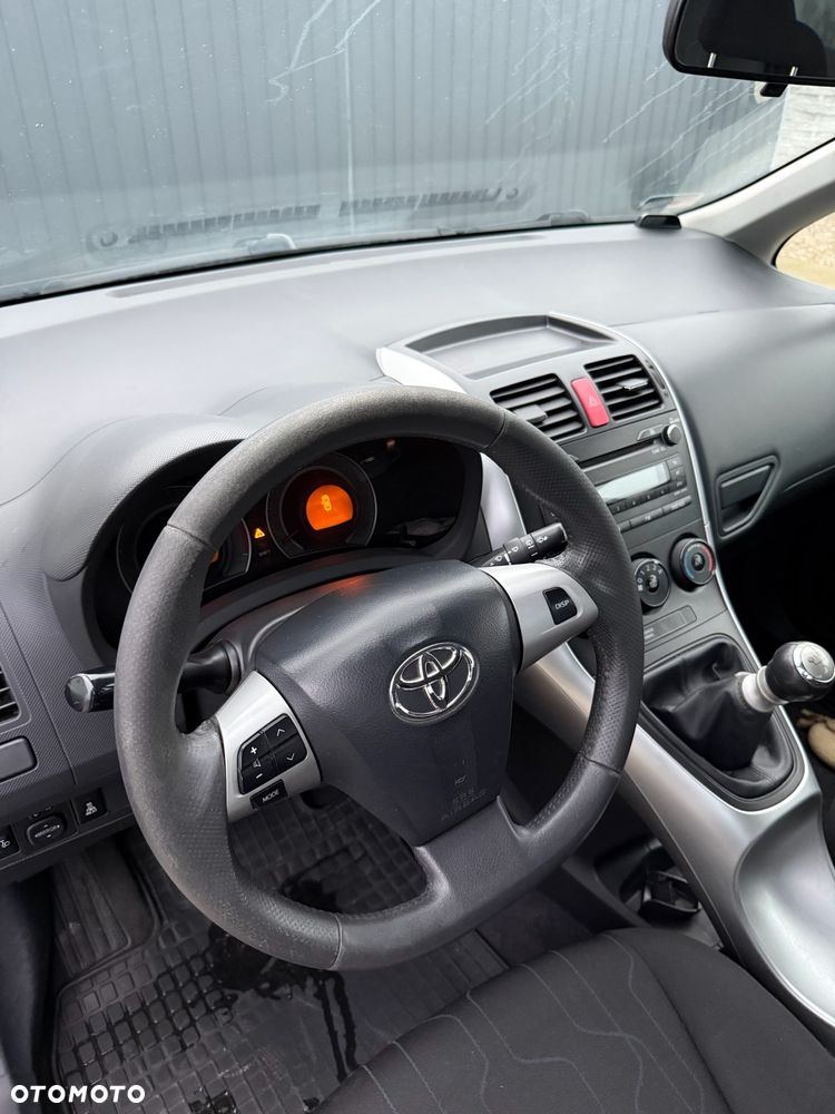 Toyota Auris 1.4 D-4D 2010 - 18