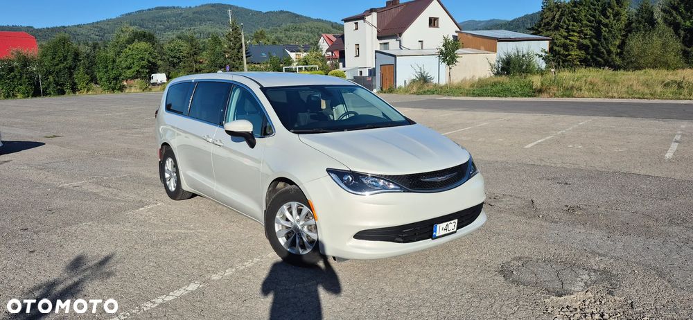 Chrysler Pacifica - 5