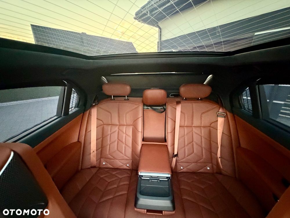 BMW Seria 7 M760e PHEV xDrive Individual Edition sport - 14