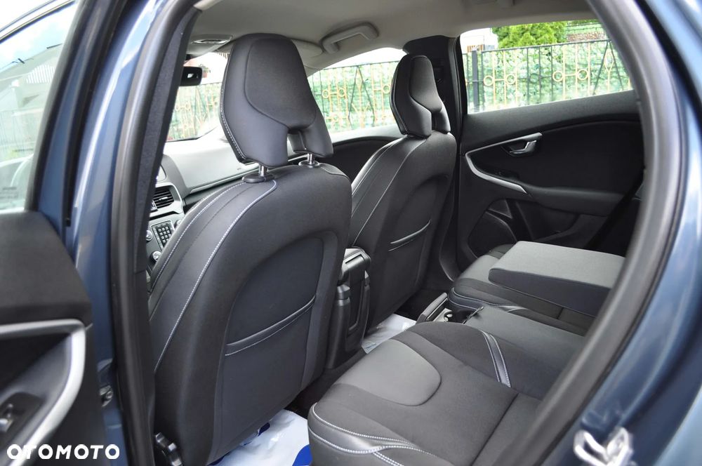 Volvo V40 D2 Momentum - 14