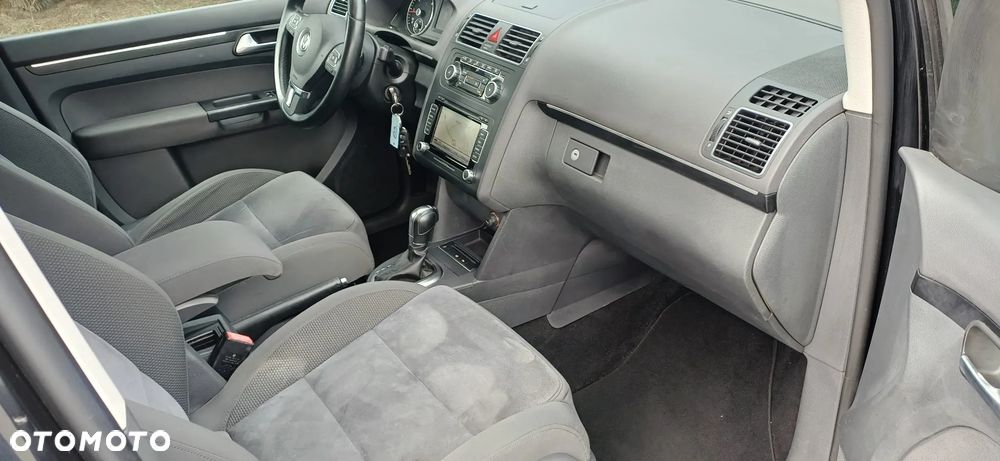 Volkswagen Touran 2.0 TDI DPF DSG Highline - 12